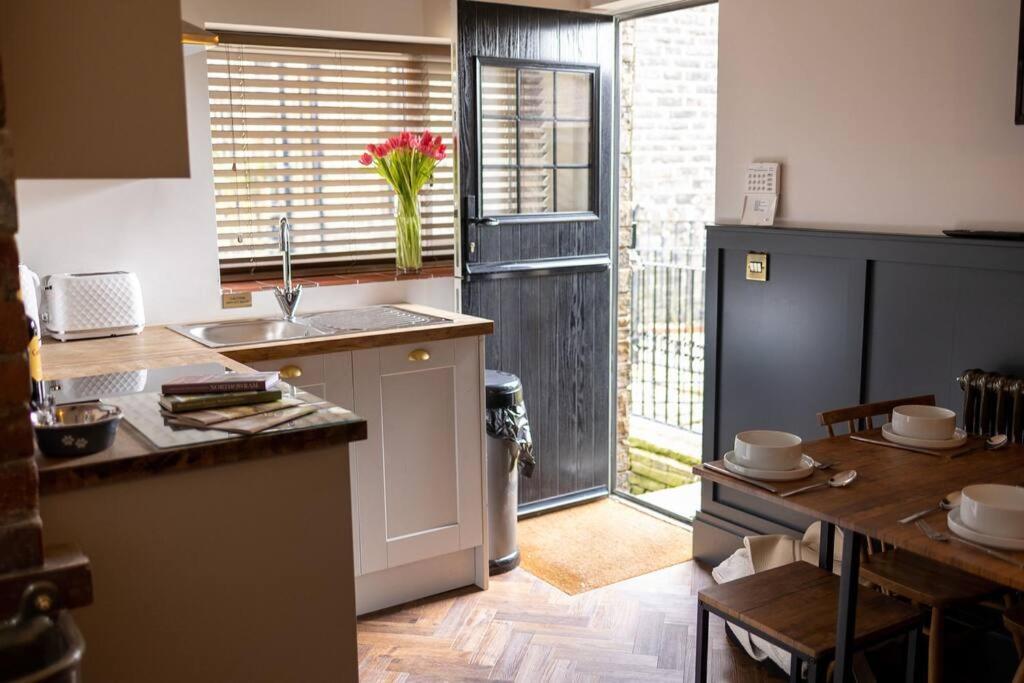 Unique Victorian Stable Conversion Halifax Exterior foto